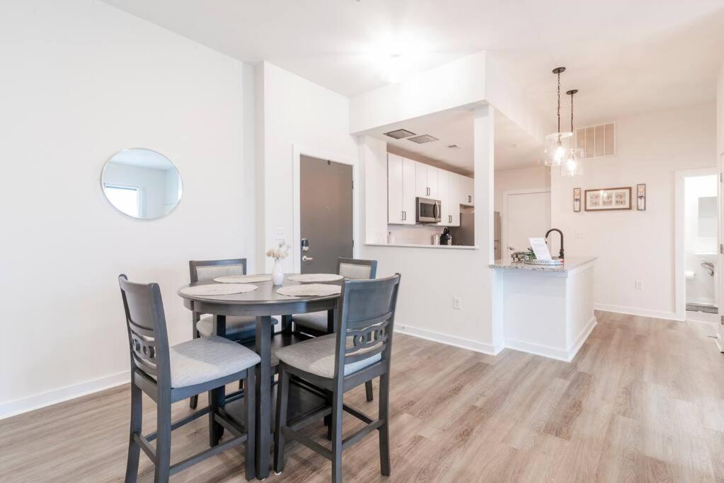 Charming Cozy Apartment With Wi-Fi & Free Parking Charlotte Buitenkant foto