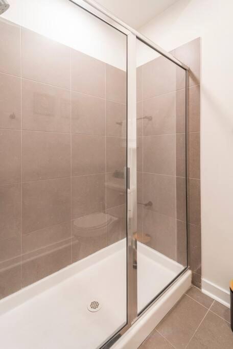 Charming Cozy Apartment With Wi-Fi & Free Parking Charlotte Buitenkant foto