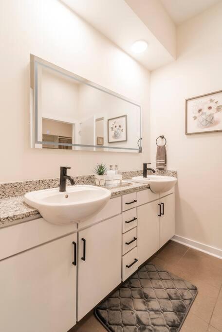 Charming Cozy Apartment With Wi-Fi & Free Parking Charlotte Buitenkant foto