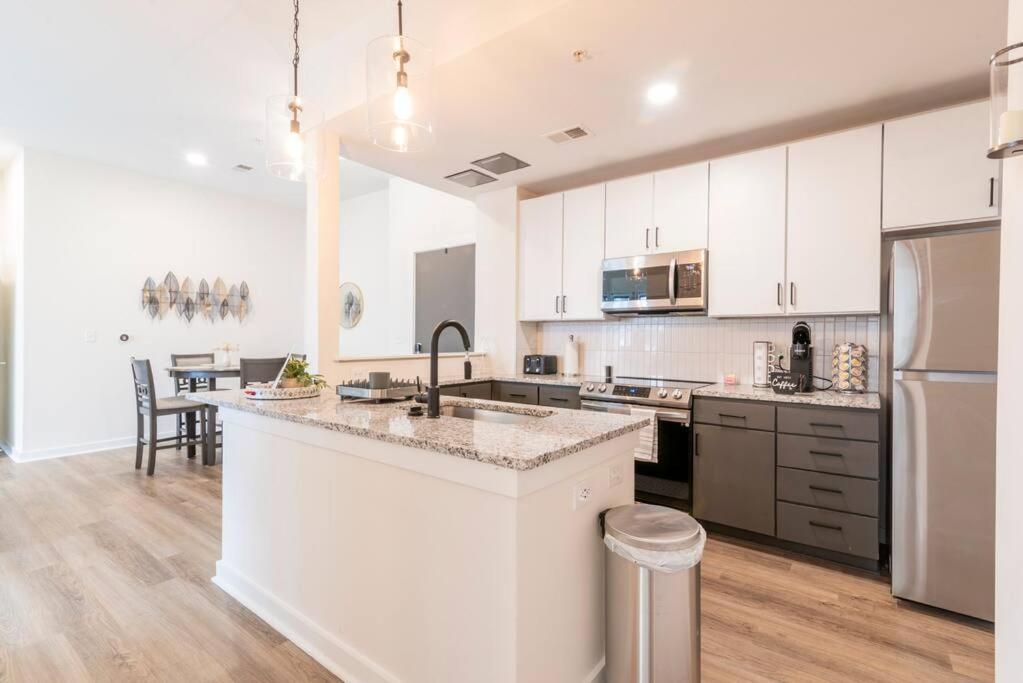 Charming Cozy Apartment With Wi-Fi & Free Parking Charlotte Buitenkant foto