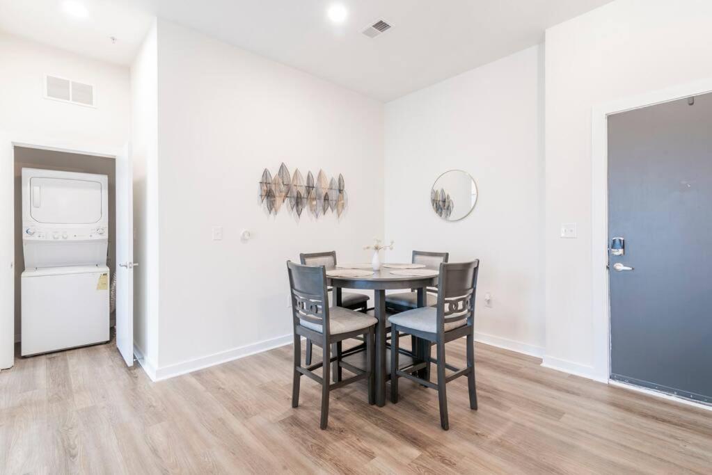 Charming Cozy Apartment With Wi-Fi & Free Parking Charlotte Buitenkant foto