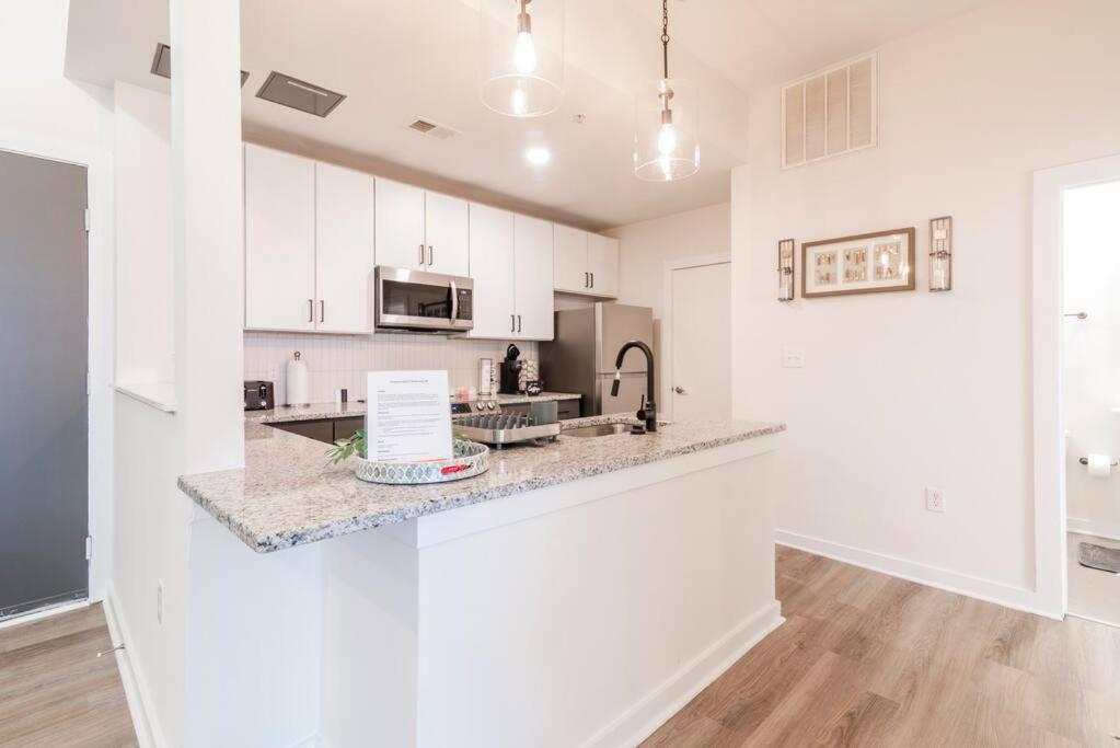 Charming Cozy Apartment With Wi-Fi & Free Parking Charlotte Buitenkant foto