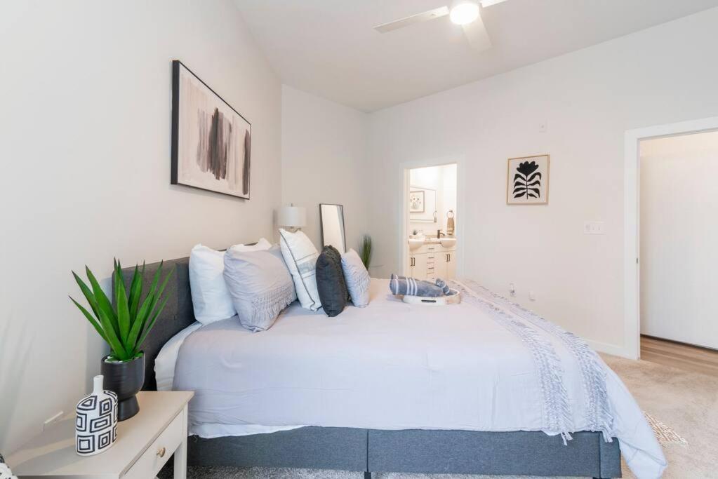 Charming Cozy Apartment With Wi-Fi & Free Parking Charlotte Buitenkant foto
